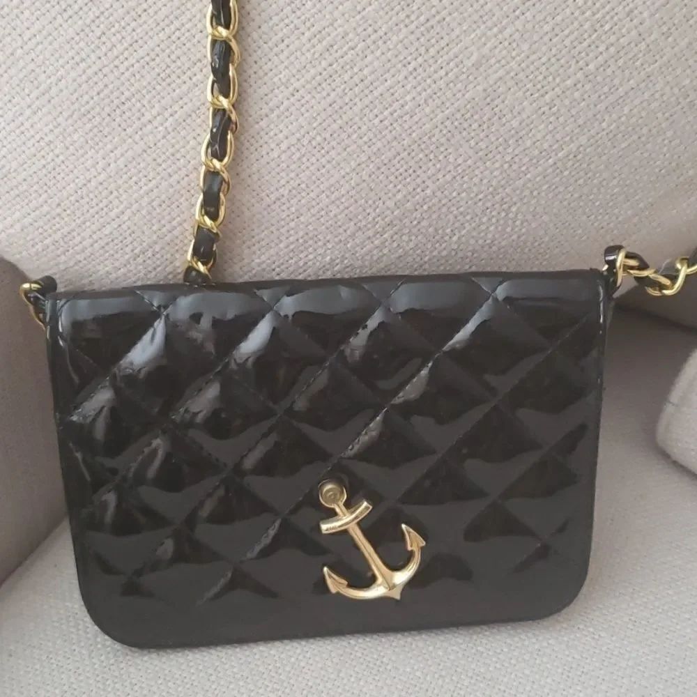 Black shiny purse